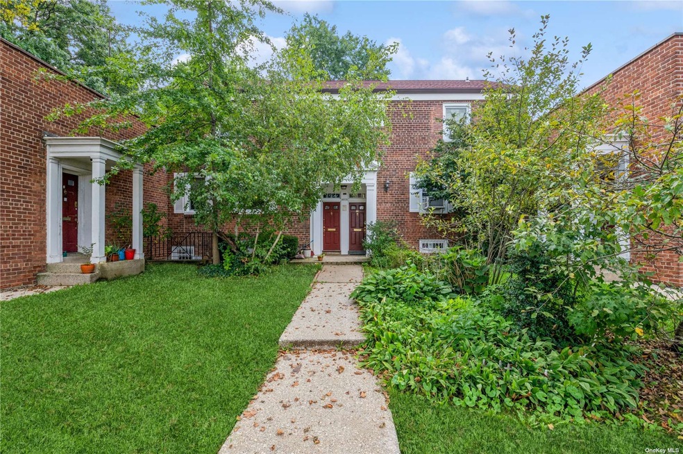 144-14 Union Turnpike unit 2C, Flushing, NY 11367 - photo 1