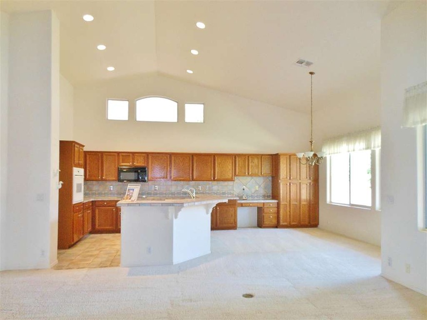 4 Large and Open Kitchen!!!