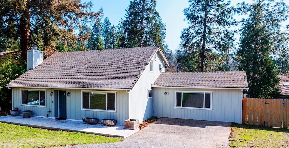 1520 NW B St, Grants Pass, OR 97526 - photo 1