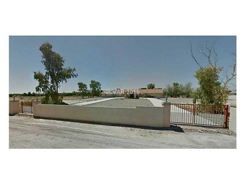 Property Photo. Front Entry Gate