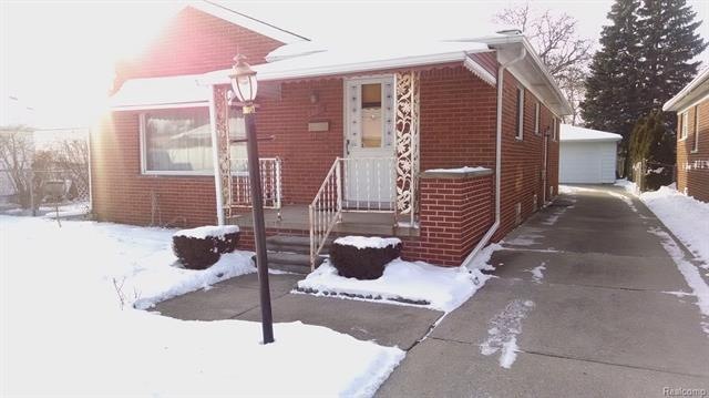 1176 SQUARE FOOT RANCH WITH A FULL BASEMENT LOCATE