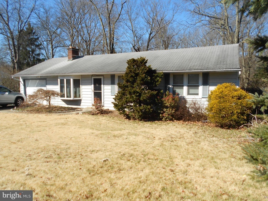 2146 N Line St, Lansdale, PA 19446 - photo 1