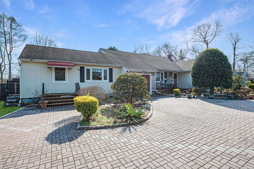28 Chestnut St, Central Islip, NY 11722 - photo 1