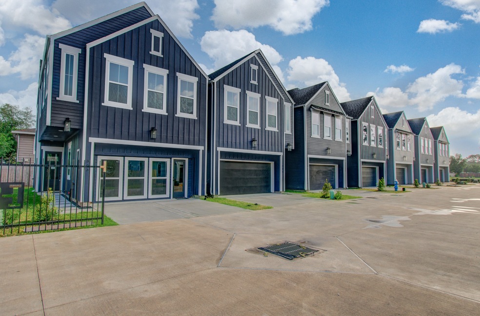 314 Charlock St, Houston, TX 77022 - photo 1