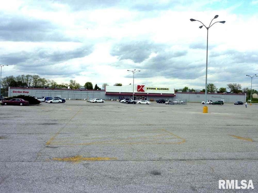 3616 W Kimberly Rd, Davenport, IA 52806 - photo 1