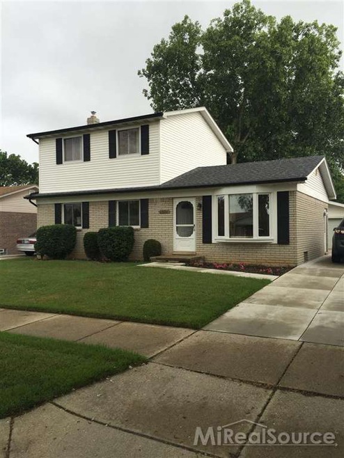 29757 Gregg Dr, Roseville, MI 48066 - photo 1