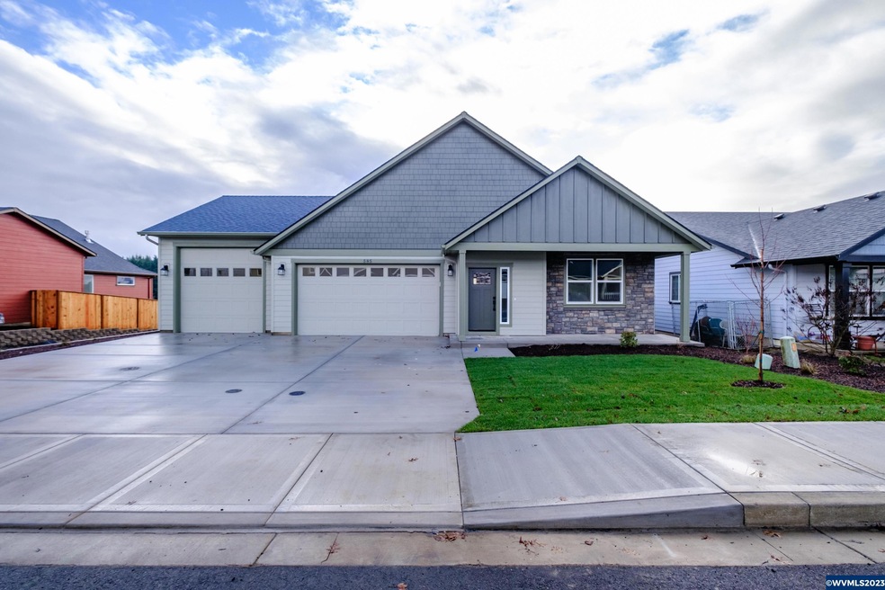 585 NE Evergreen Ave, Dallas, OR 97338 - photo 1