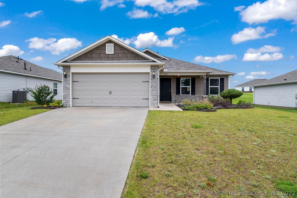 2921 E Pittsburg St, Broken Arrow, OK 74014 - photo 1