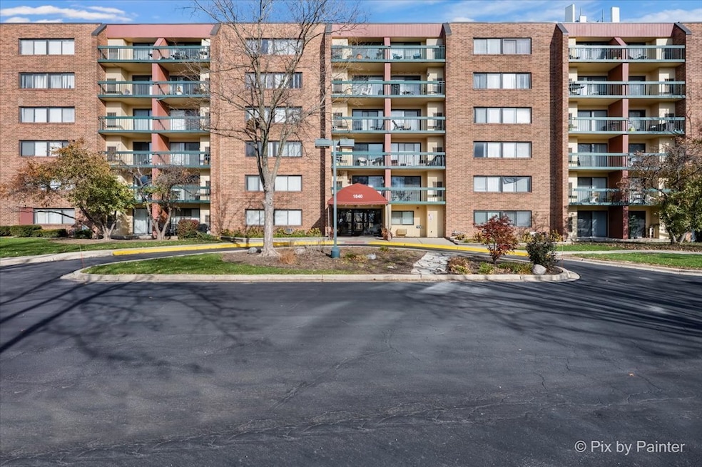 1840 Huntington Blvd unit BW608, Hoffman Estates, IL 60169 - photo 1