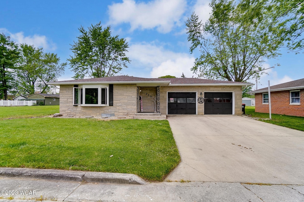 225 N Wentz St, Wapakoneta, OH 45895 - photo 1