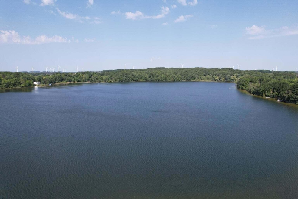 105 ACRE Lake!