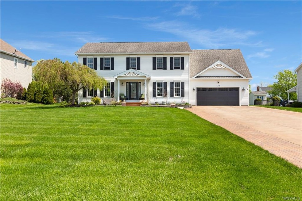 Beautiful Colonial in Ridgeview Heights