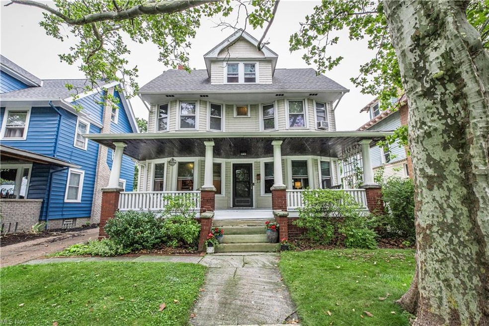 View of front of property featuring a porch and a front yard