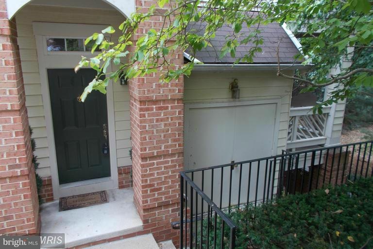 1371 Garden Wall Cir unit 713, Reston, VA 20194 - photo 1