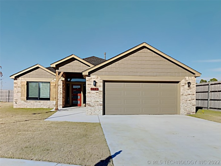 3642 E Cherryhill Ct, Broken Arrow, OK 74014 - photo 1