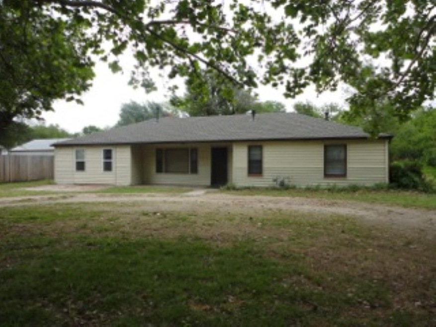 Front of house has new siding, new roof and new gu