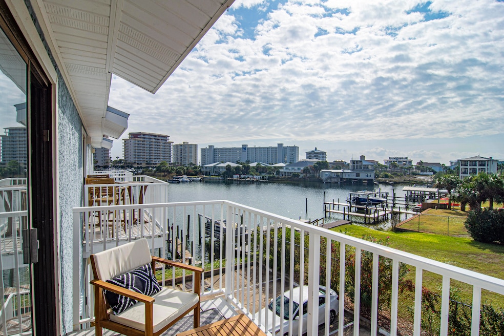 Balcony (6)