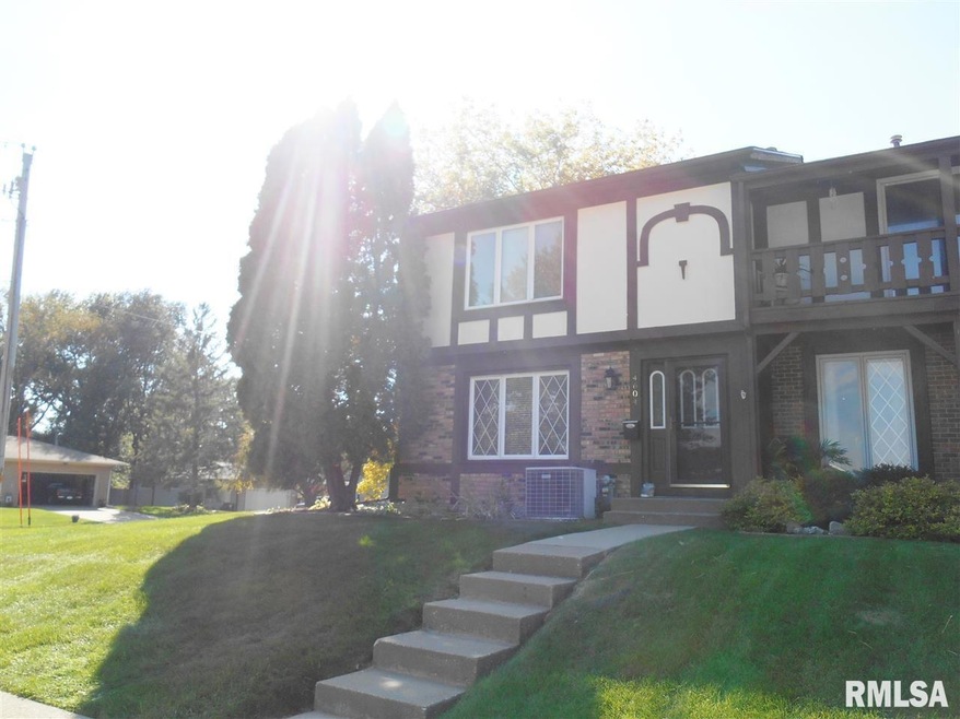 4604 Warren St unit 1, Davenport, IA 52806 - photo 1