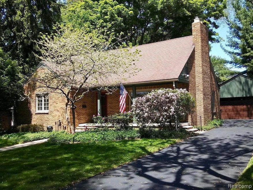 341 Wimbleton Dr, Birmingham, MI 48009 - photo 1