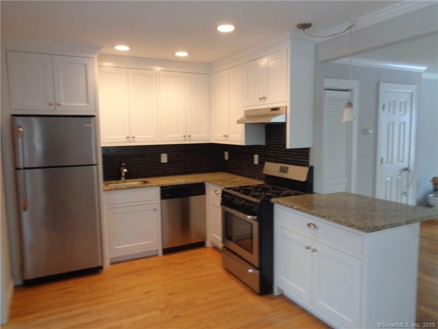 425 Mckinley Ave, Stratford, CT 06615 - photo 1