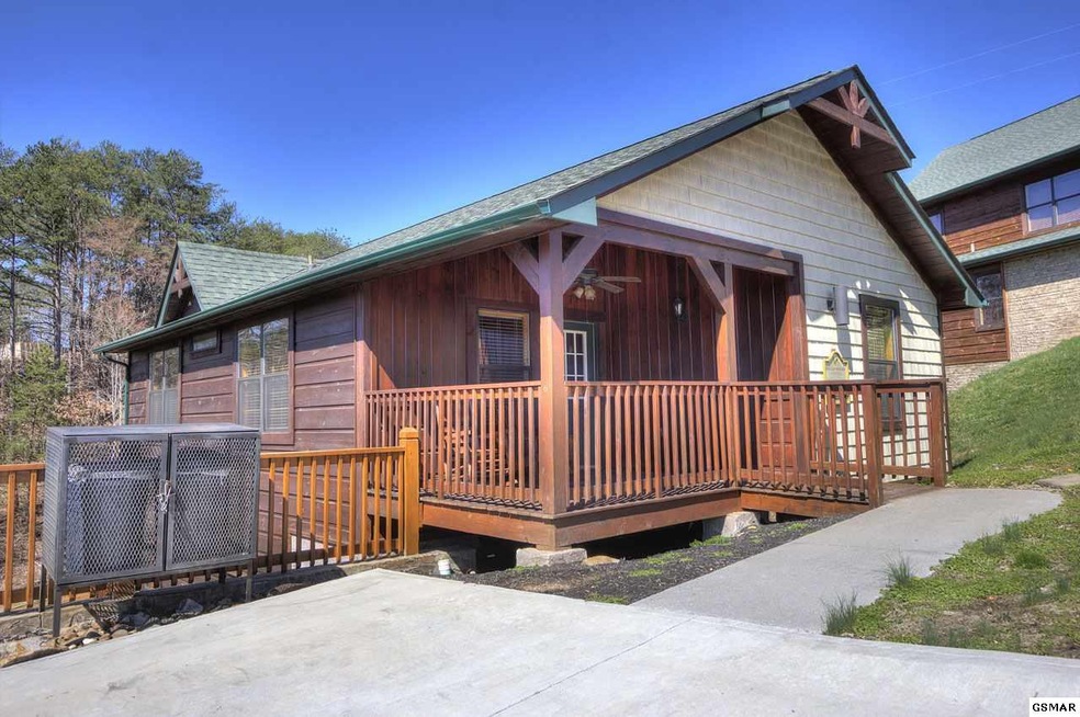 921 Mcmakin Way, Pigeon Forge, TN 37863 - photo 1