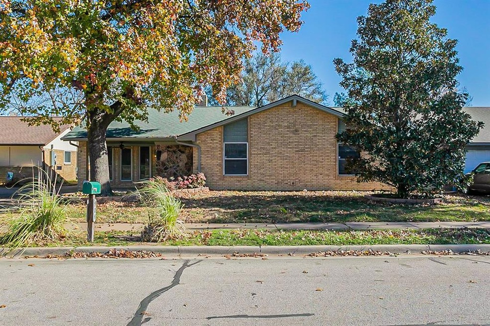 904 Columbus Ct, Bedford, TX 76022 - photo 1