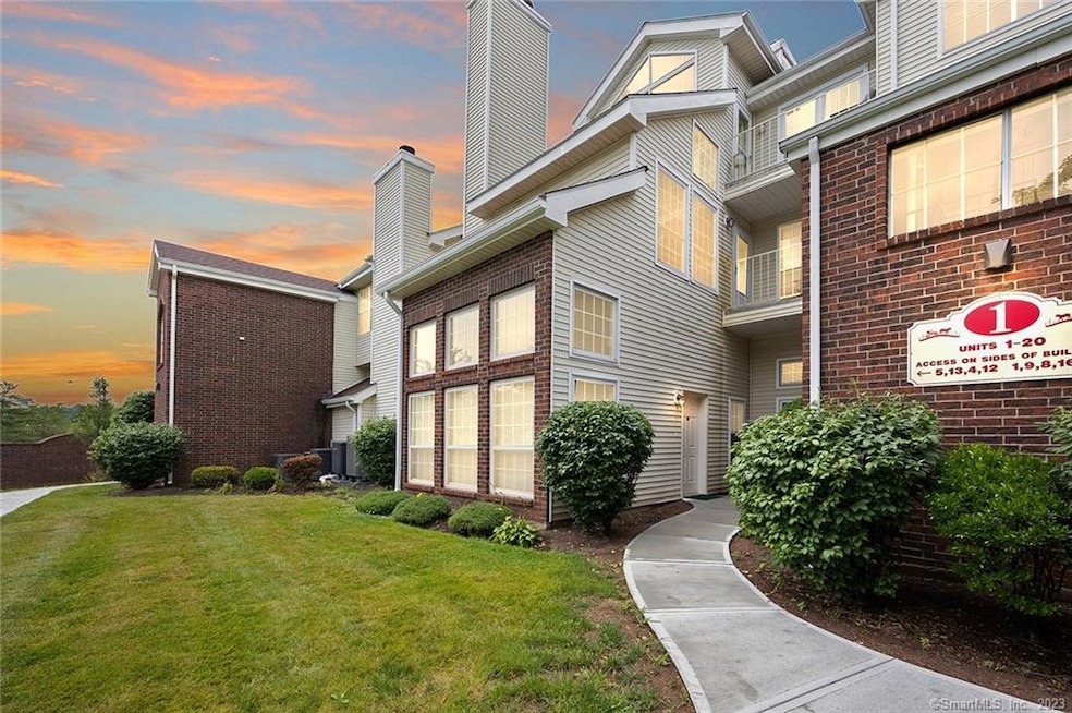 3 Carriage Crossing Ln, Middletown, CT 06457 - photo 1