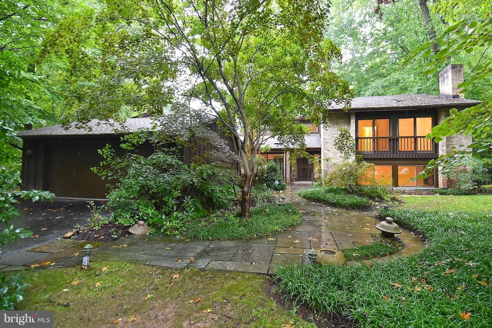 8500 Carlynn Dr, Bethesda, MD 20817 - photo 1