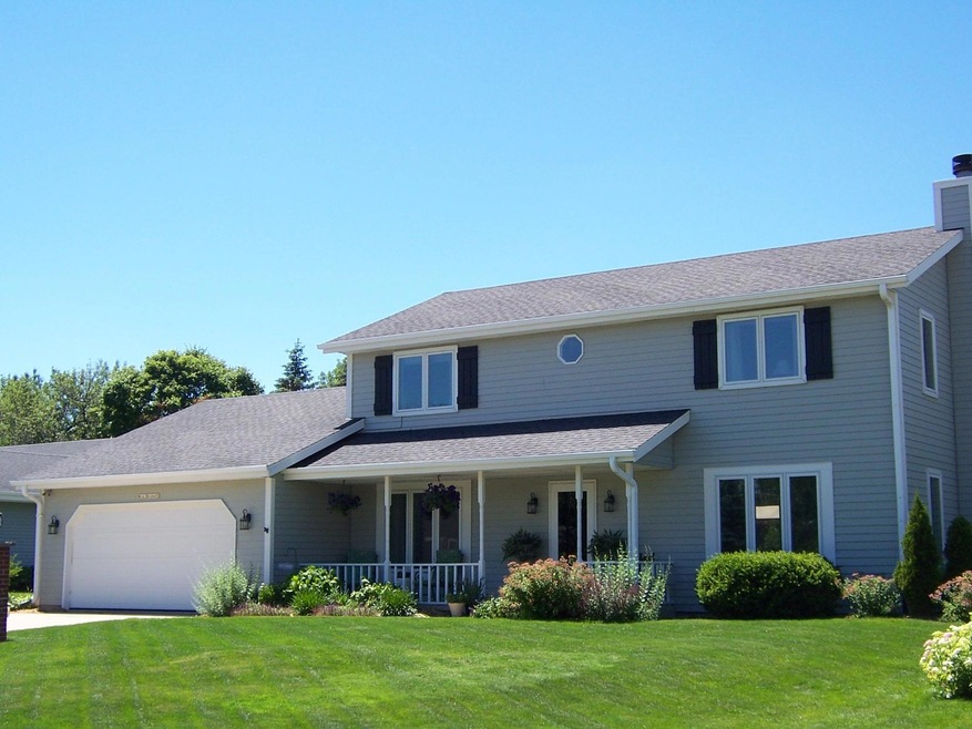 W163N10455 Ridgeview Ln, Germantown, WI 53022 - photo 1