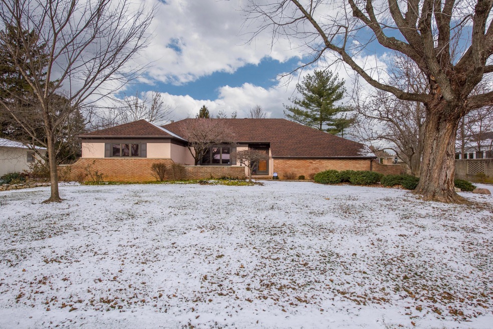 5892 Effingham Rd, Columbus, OH 43213 - photo 1