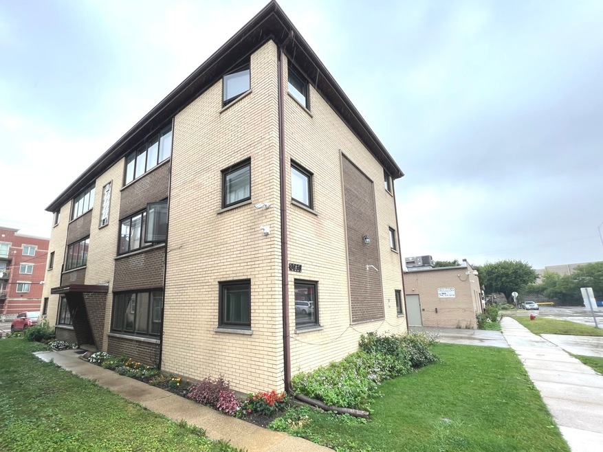 9839 Lawrence Ct unit 1N, Schiller Park, IL 60176 - photo 1