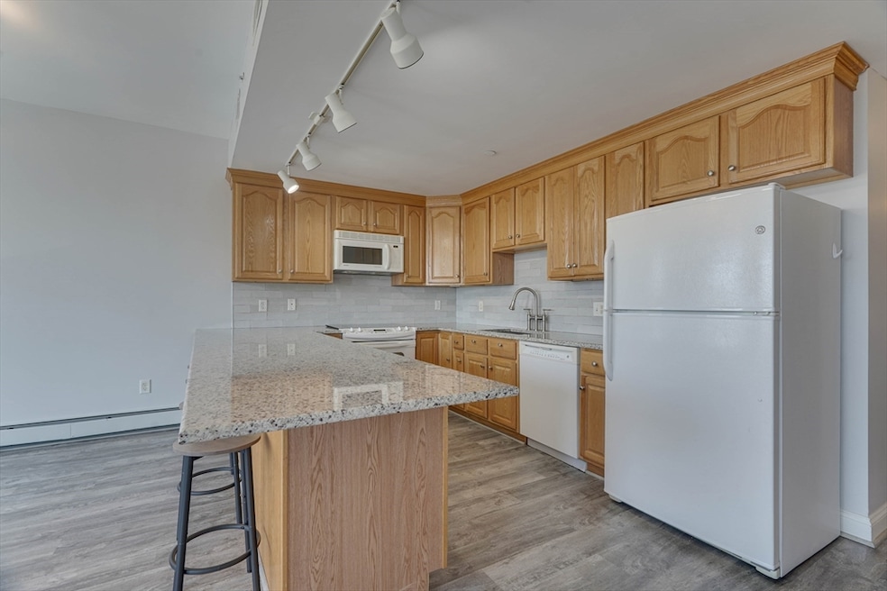 168 Humphrey St unit 2, Swampscott, MA 01907 - photo 1