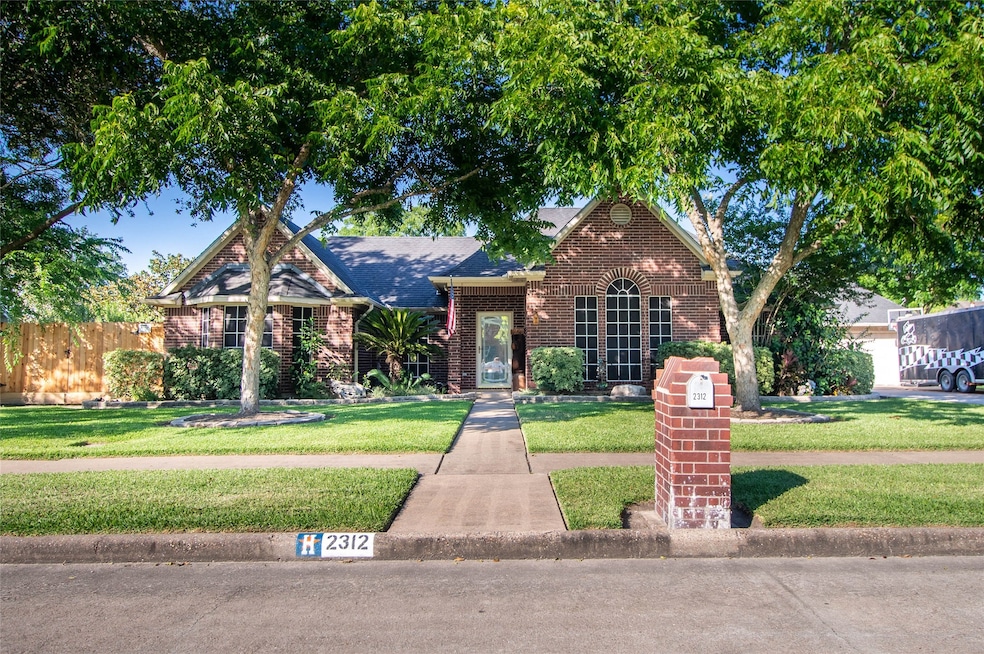 2312 Salisbury Ln, Alvin, TX 77511 - photo 1