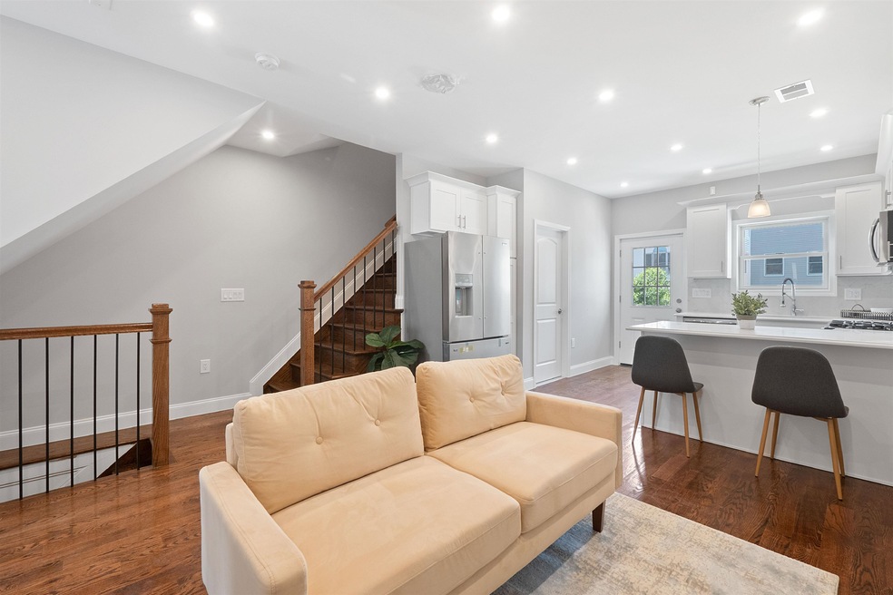 157 Laidlaw Ave unit 1, Jersey City, NJ 07306 - photo 1