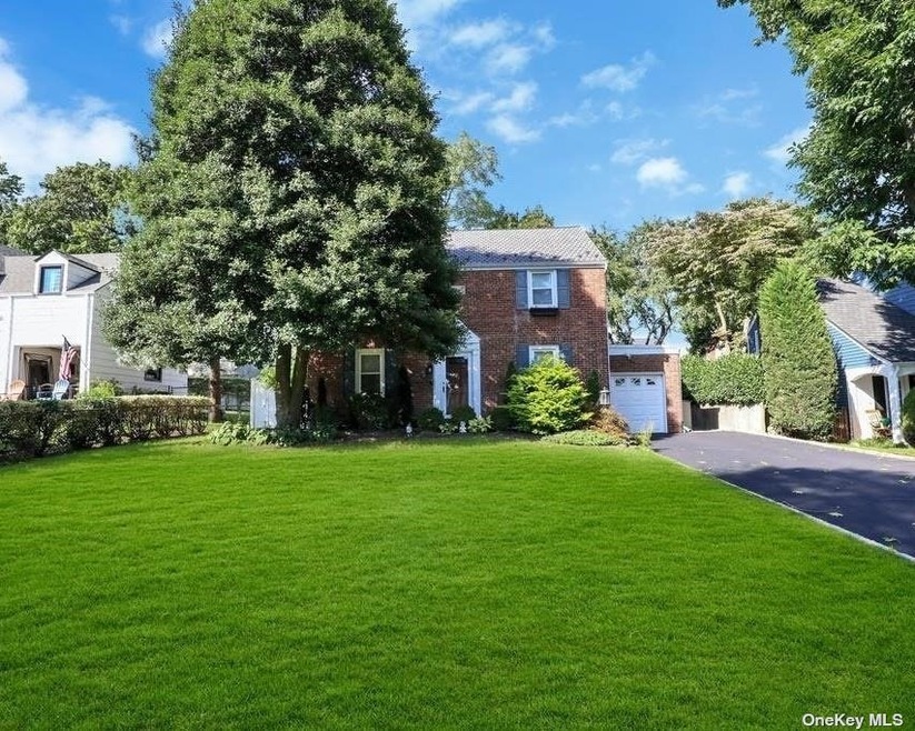 Gracious all brick Colonial