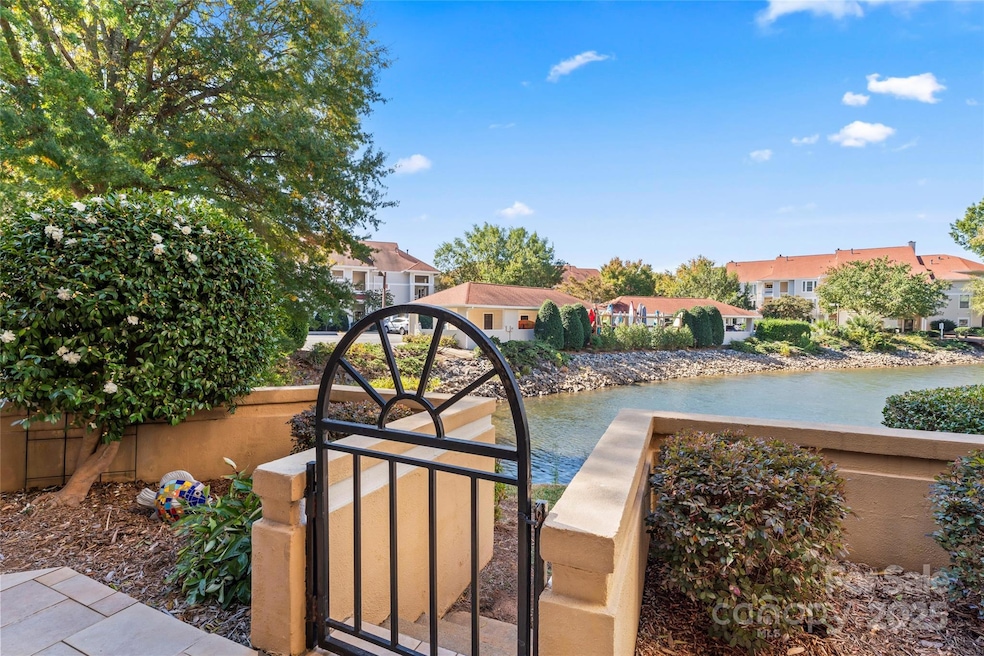 18009 Kings Point Dr unit M, Cornelius, NC 28031 - photo 1