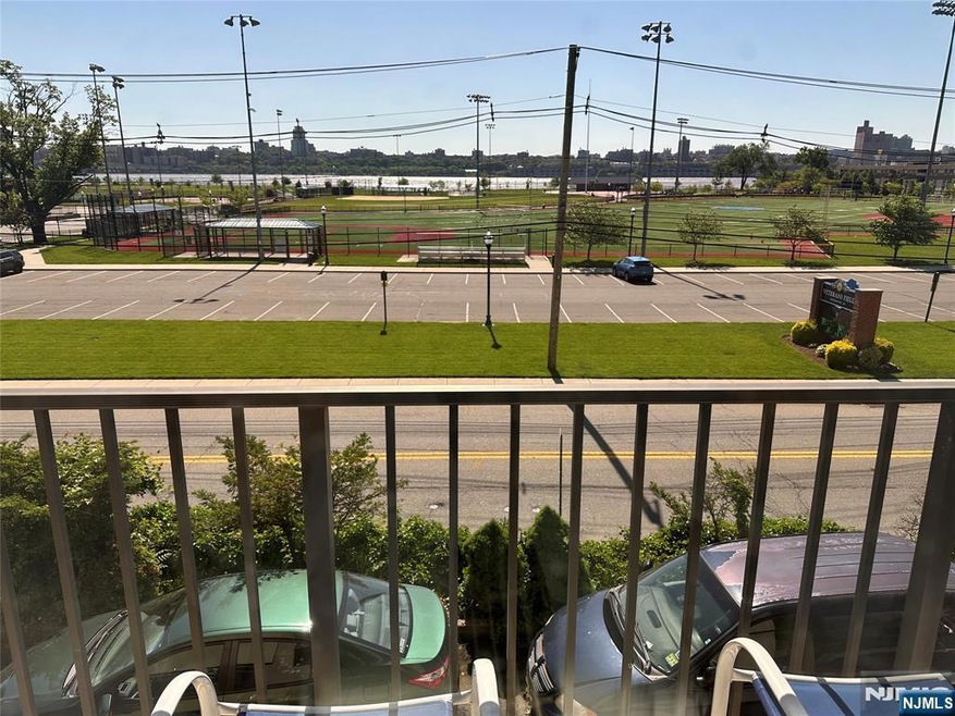 1150 River Rd unit 2A, Edgewater, NJ 07020 - photo 1