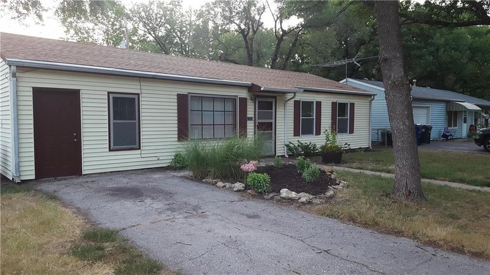 Wonderful 3 Bedroom Home Walking Distance to Edgew