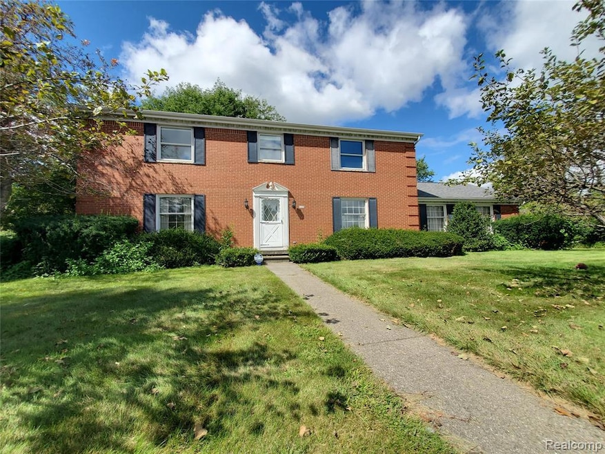 8276 Appleway Dr, Grand Blanc, MI 48439 - photo 1