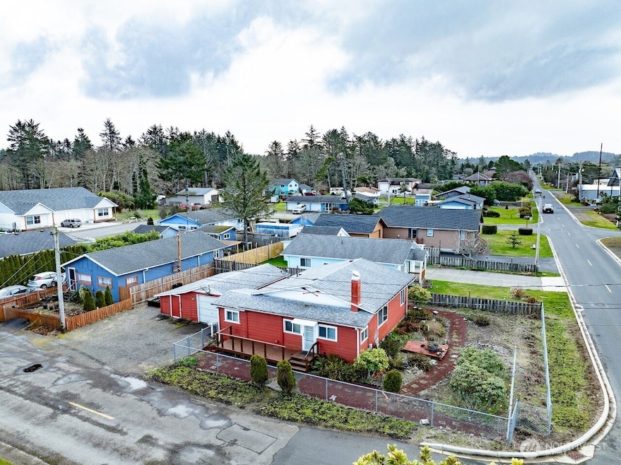 201 17th St SE, Long Beach, WA 98631 - photo 1