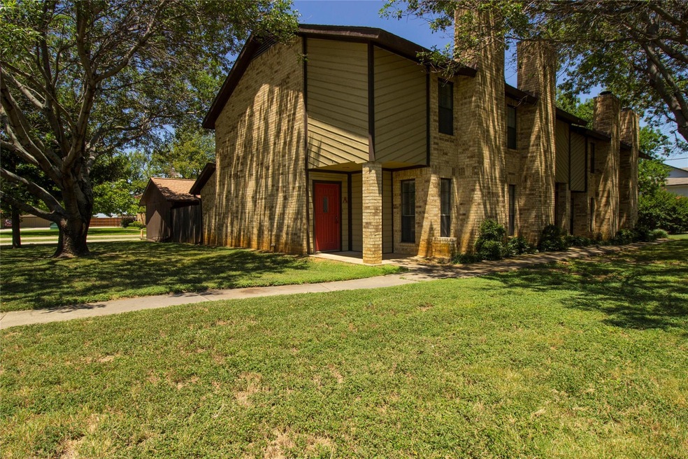 900 Kilkenny Ct unit A, Denton, TX 76210 - photo 1