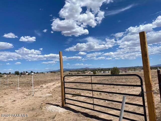 25750 N Lily Dr, Paulden, AZ 86334 - photo 1