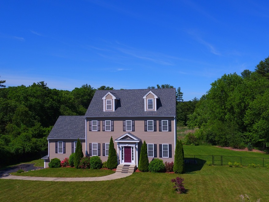 8 Elaine Cir, Hudson, MA 01749 - photo 1