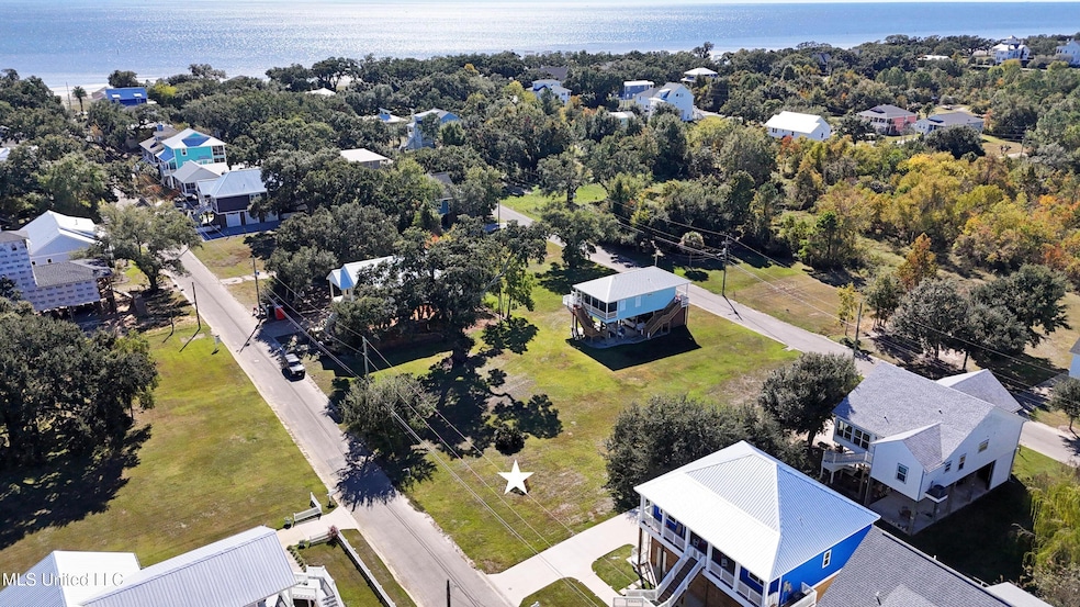 129 Beachview Dr, Pass Christian, MS 39571 - photo 1