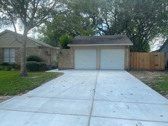 510 Point Clear Dr, Friendswood, TX 77546 - photo 1