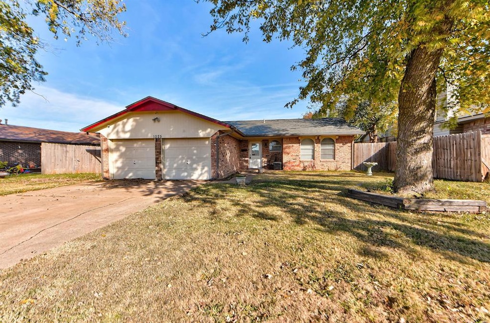 1025 Larkspur Rd, Moore, OK 73160 - photo 1