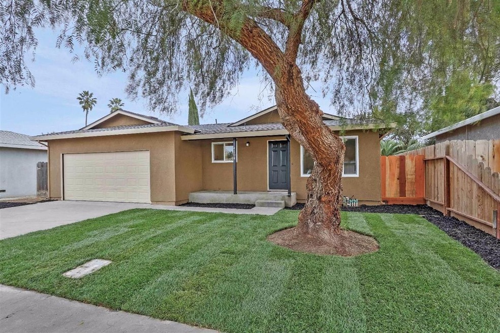 GREAT CURB APPEAL WITH FRESH PAINT, A NEW FRONT LA