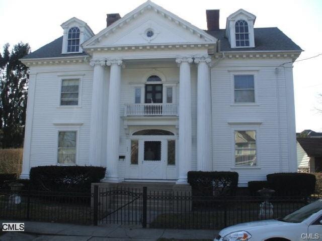 965 Laurel Ave, Bridgeport, CT 06604 - photo 1