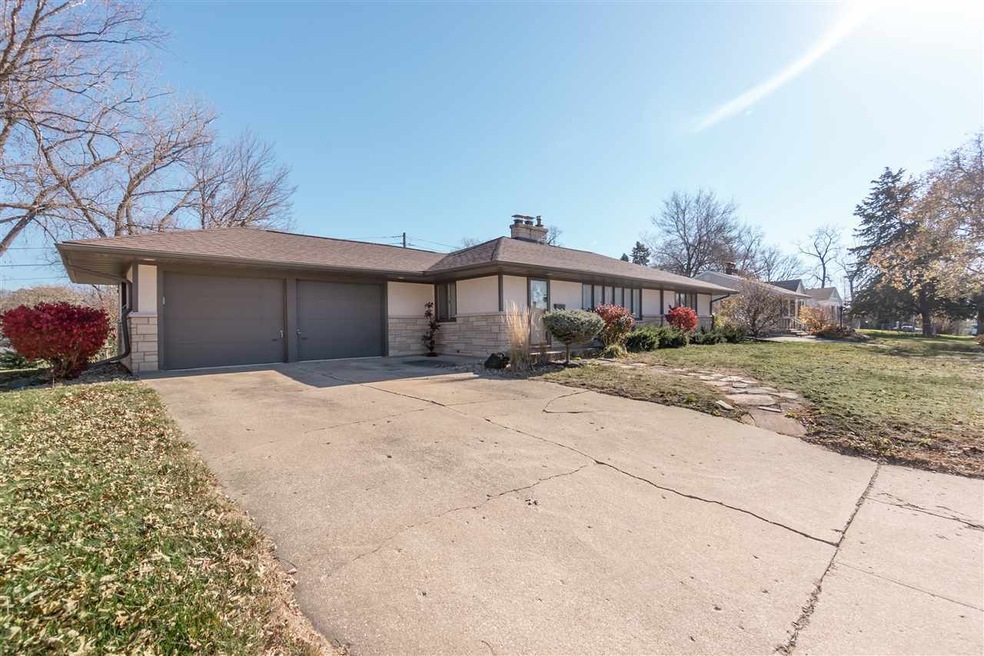 1812 Belle Ave, Cedar Falls, IA 50613 - photo 1