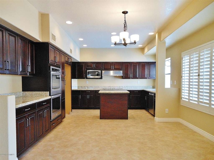 4 Gourmet kitchen with Double Oven!